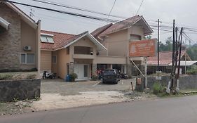 Rossan Villa Hotel near Sersan Bajuri RedPartner